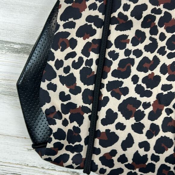 NWT - Neoprene Leopard Print All Purpose Bag - Picture 2 of 8